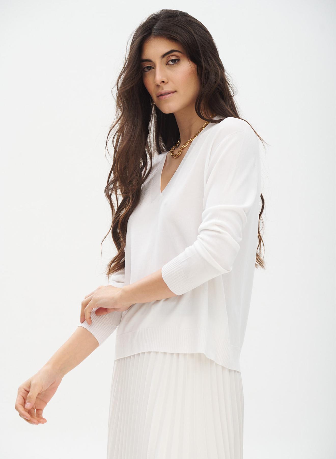 Knitted blouse with V-neckline - 2
