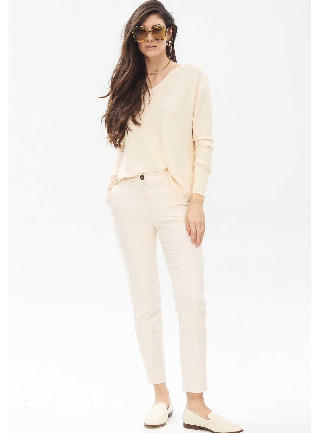 Knitted blouse with V neckline - 4