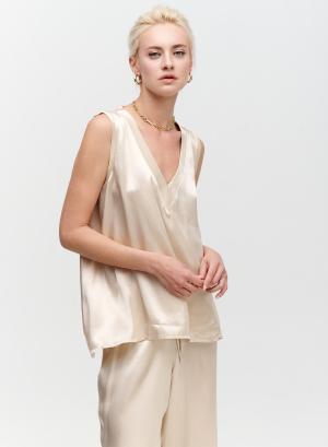 Sleeveless silky touch top with V-neckline - 19131