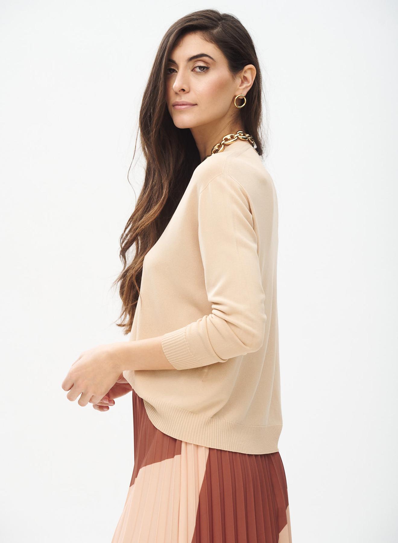 Knitted blouse with V-neckline - 2