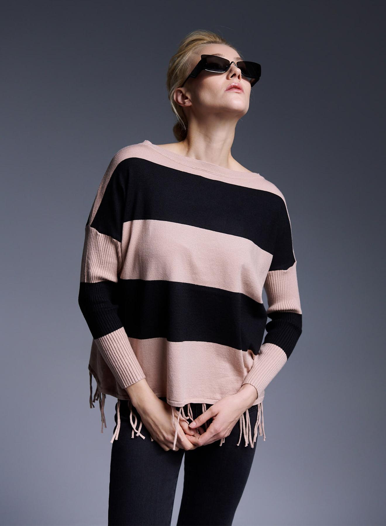 Knit blouse with wide stripes and fringes at the hem - 1