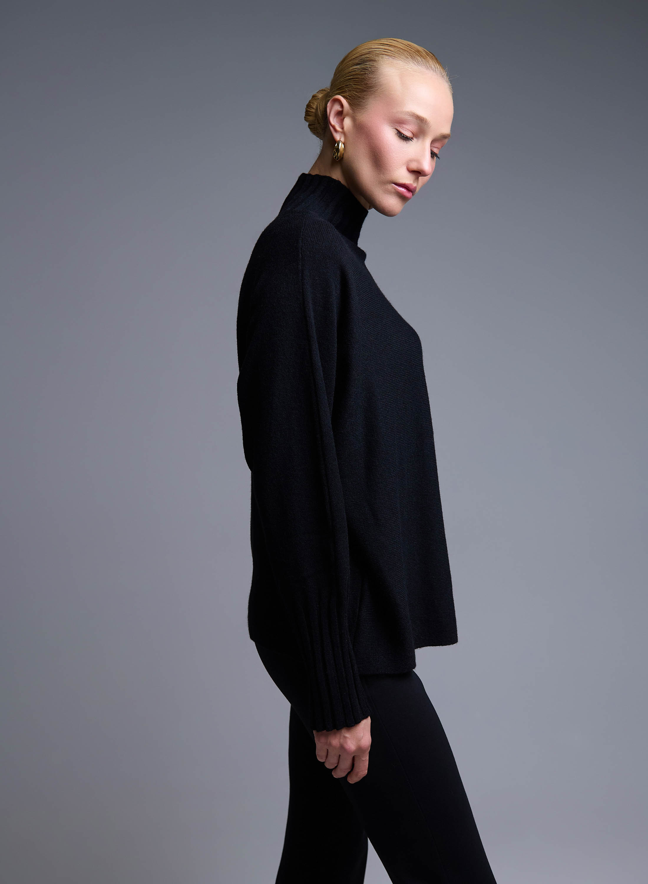 Black high neck loose fit Sweater La Liberta - 2
