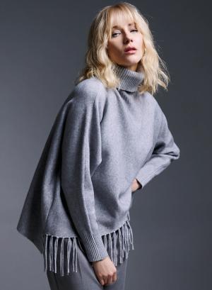 Turtleneck  Knit blouse with fringes in front at the hem - 24357