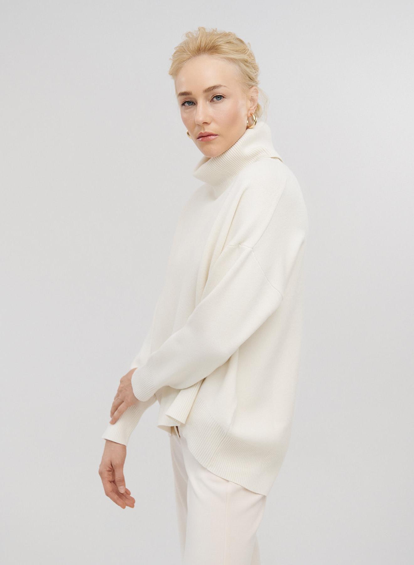  Knitted turtleneck blouse - 4