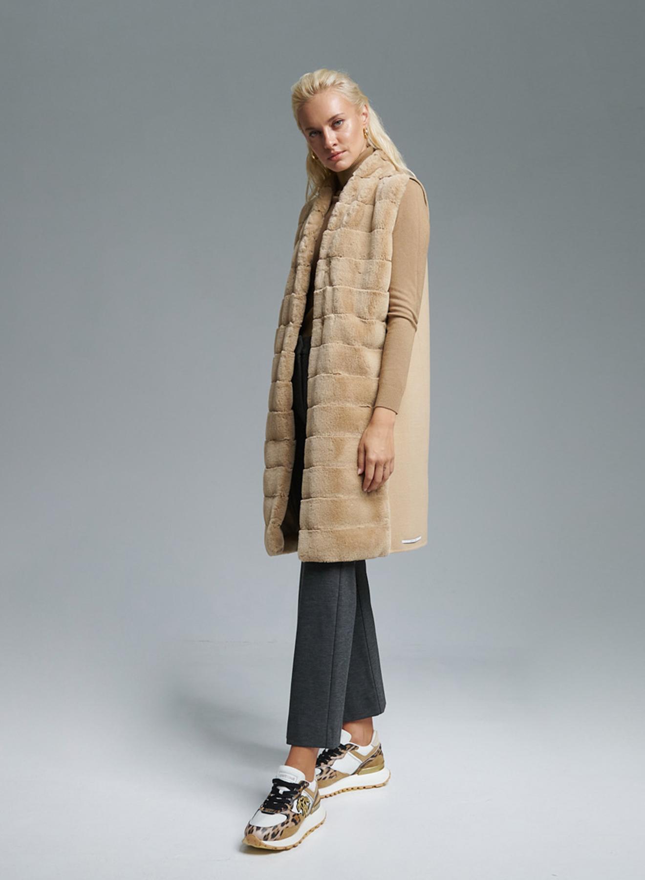 Camel long quilted, padded Gilet Emme Marella - 2