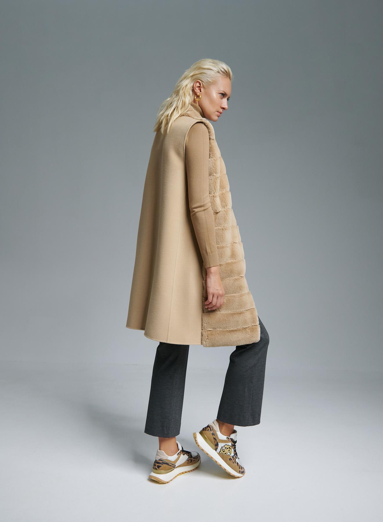 Camel long quilted, padded Gilet Emme Marella - 6