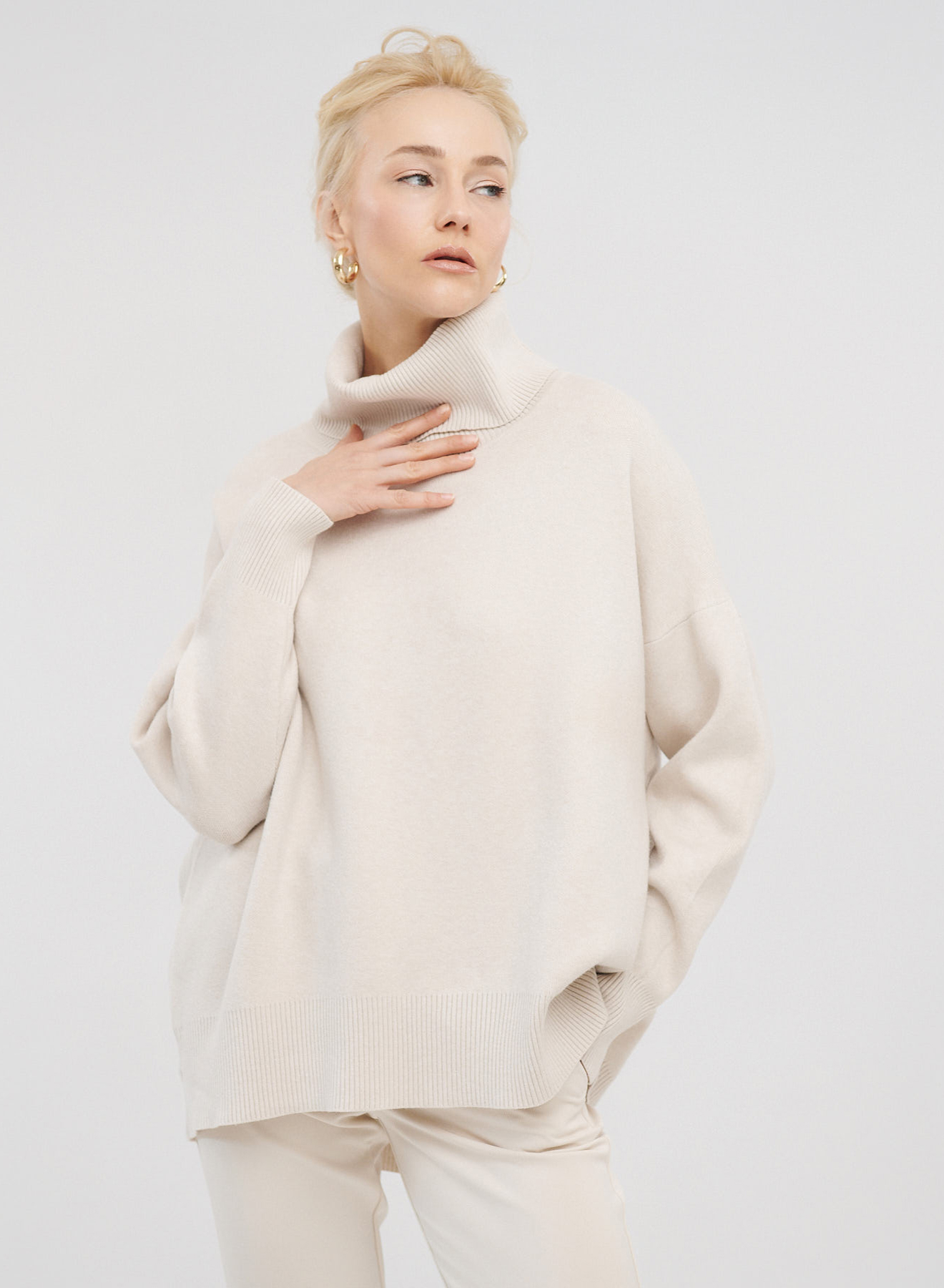 Lose-fit Knitted turtleneck blouse - 0
