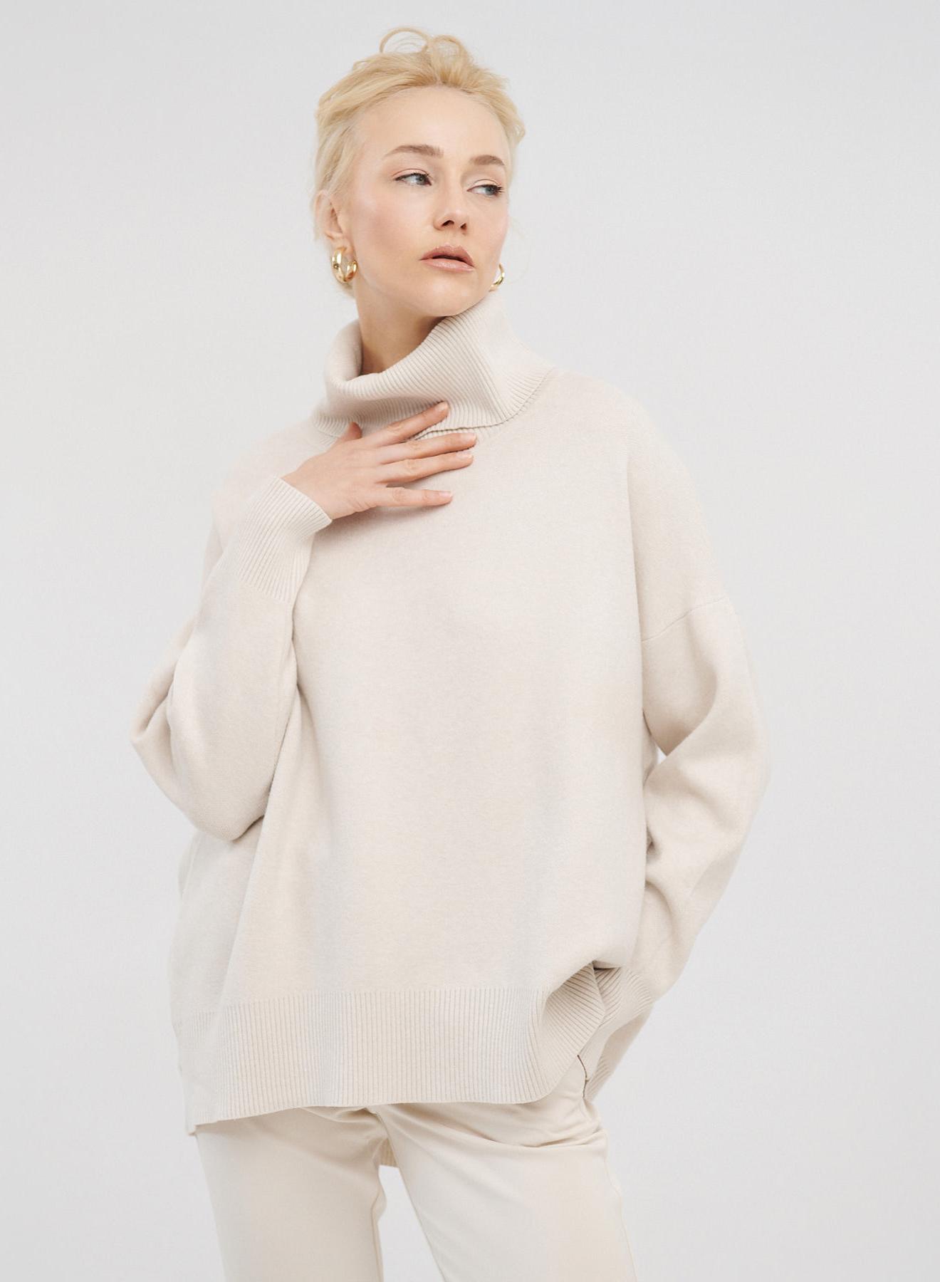 Lose-fit Knitted turtleneck blouse - 1