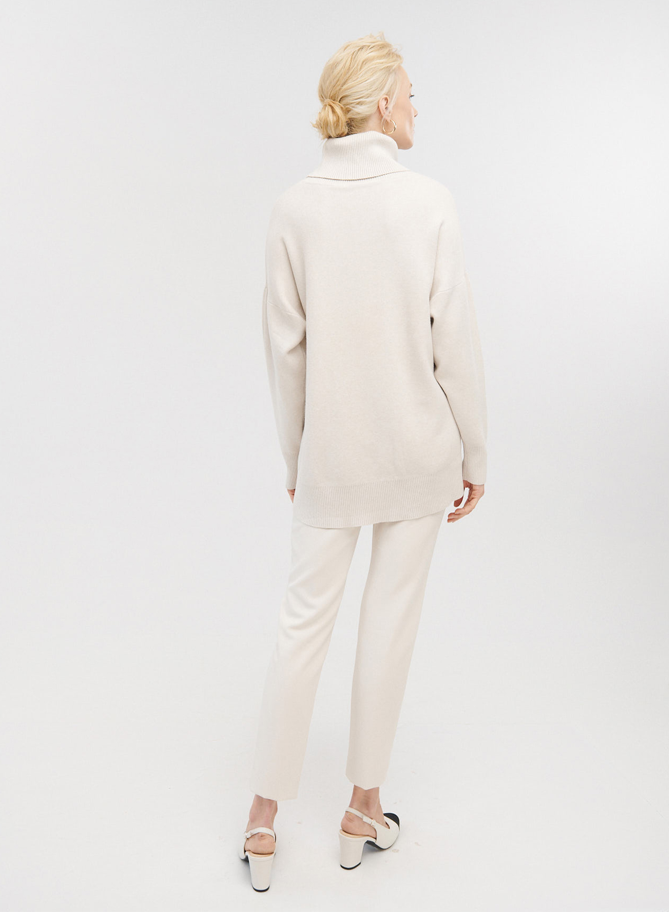 Lose-fit Knitted turtleneck blouse - 2