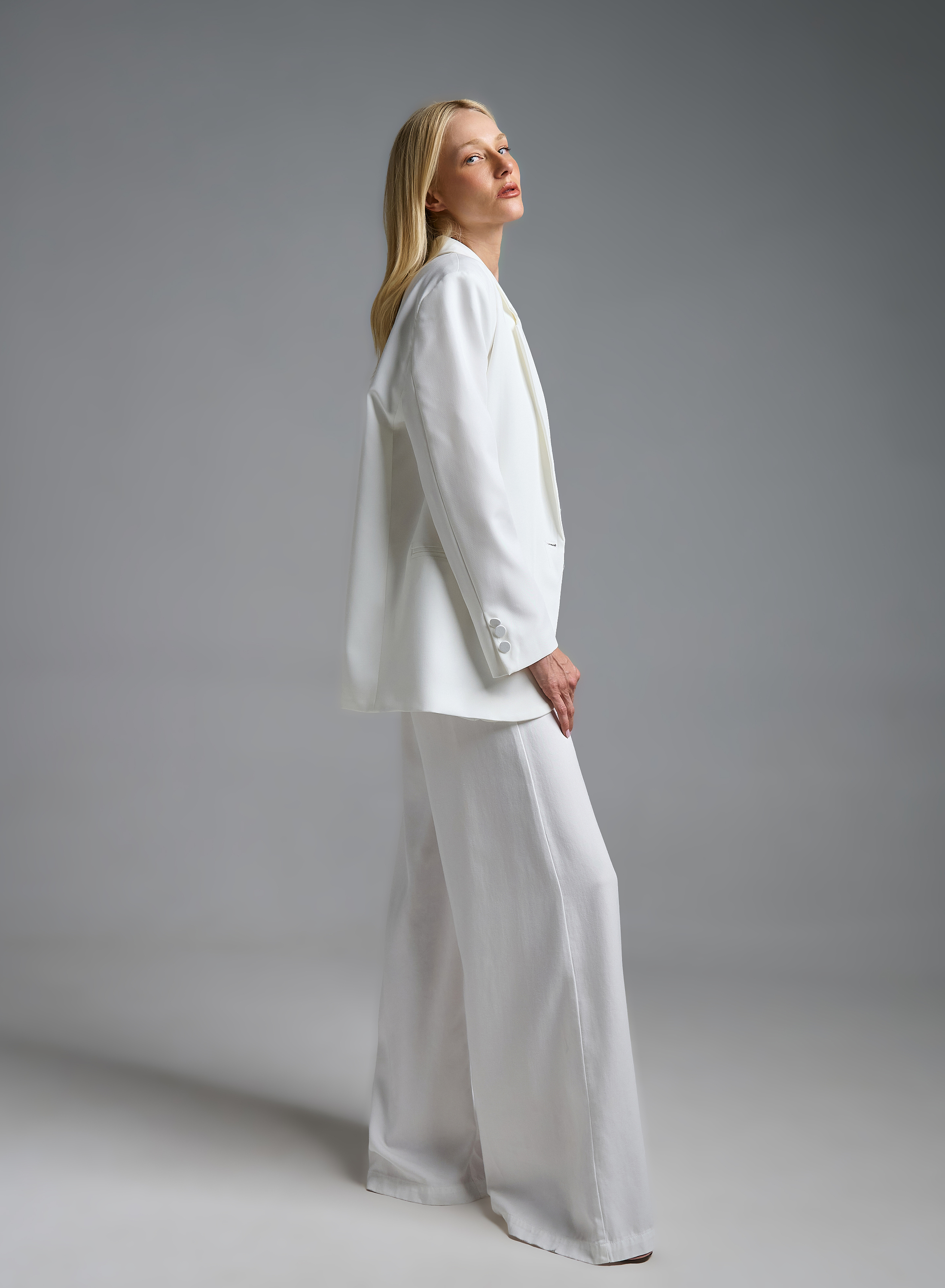 Λευκό Σακάκι oversized με αποσπώμενη μπουτονιέρα λουλούδι και με ένα κουμπί Vicolo - 5