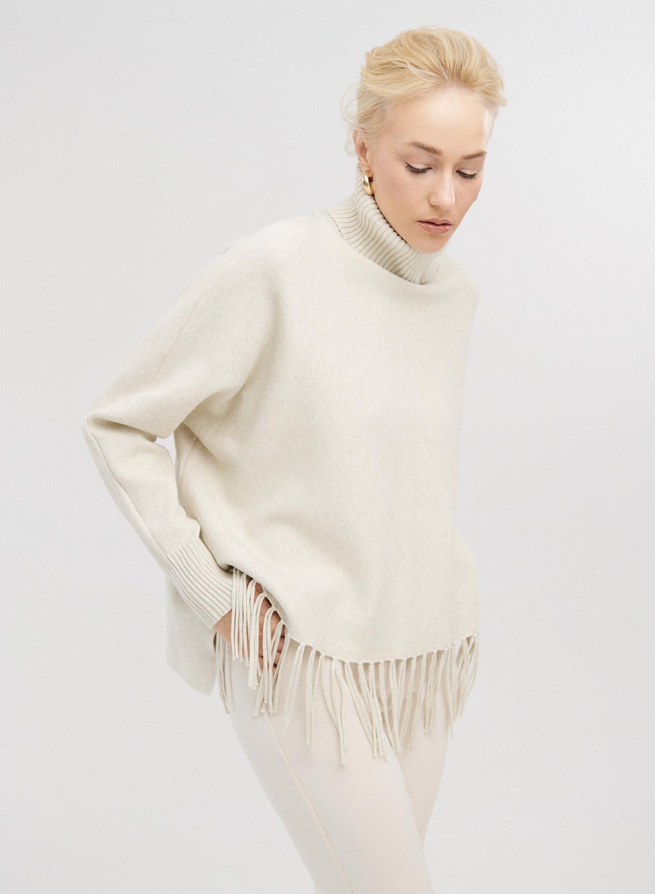 Turtleneck  Knit blouse with fringes in front at the hem - 4
