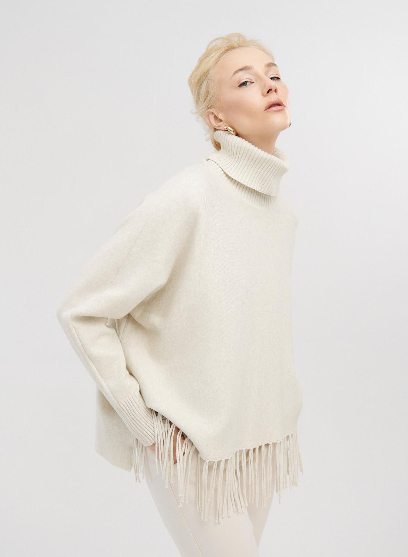 Turtleneck  Knit blouse with fringes in front at the hem - 3