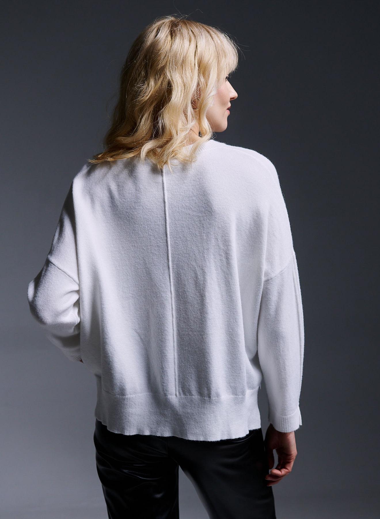 Knitted blouse with pocket and side slits - 3