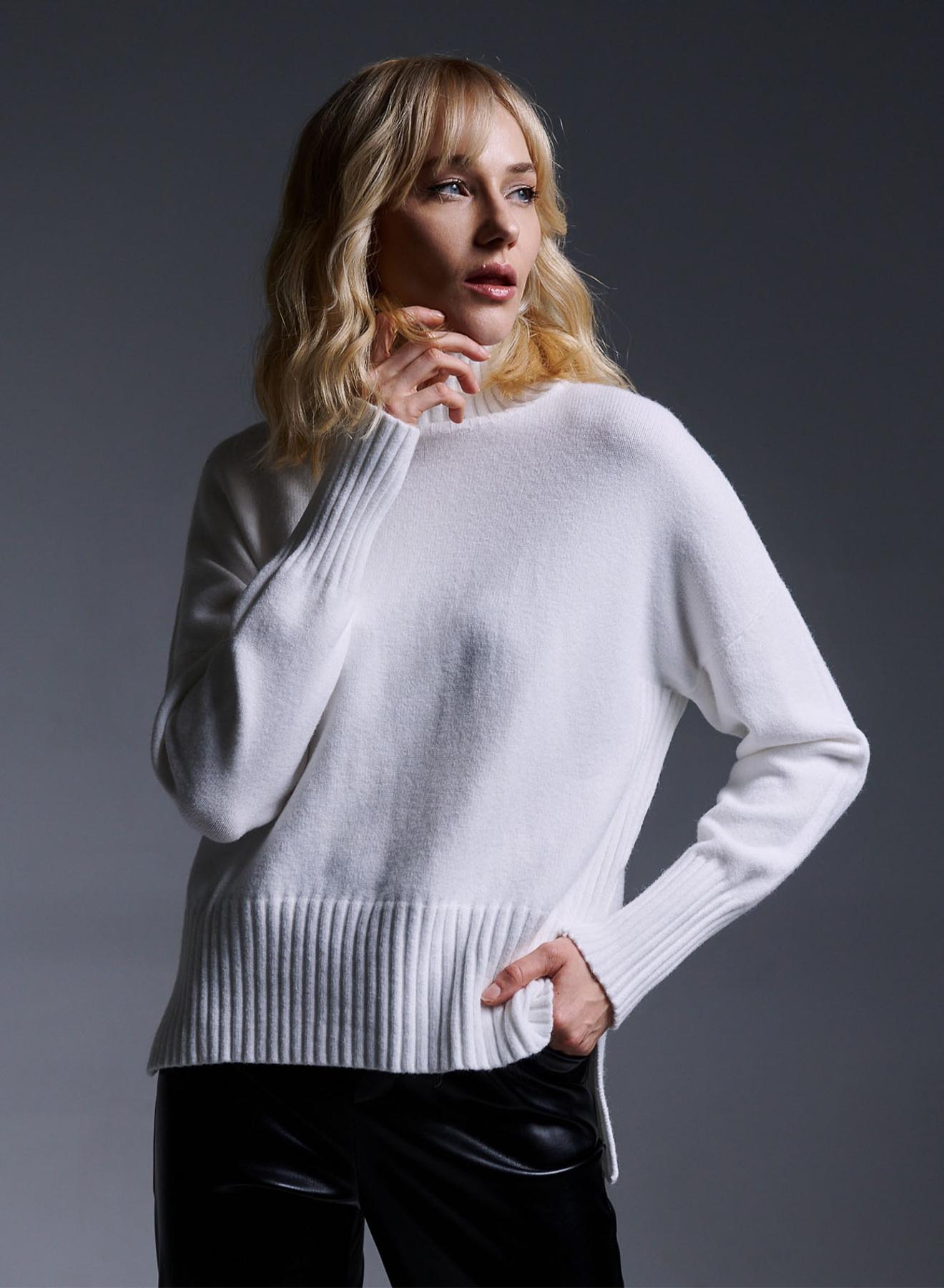Knitted turtleneck top with side vents and rib details - 2