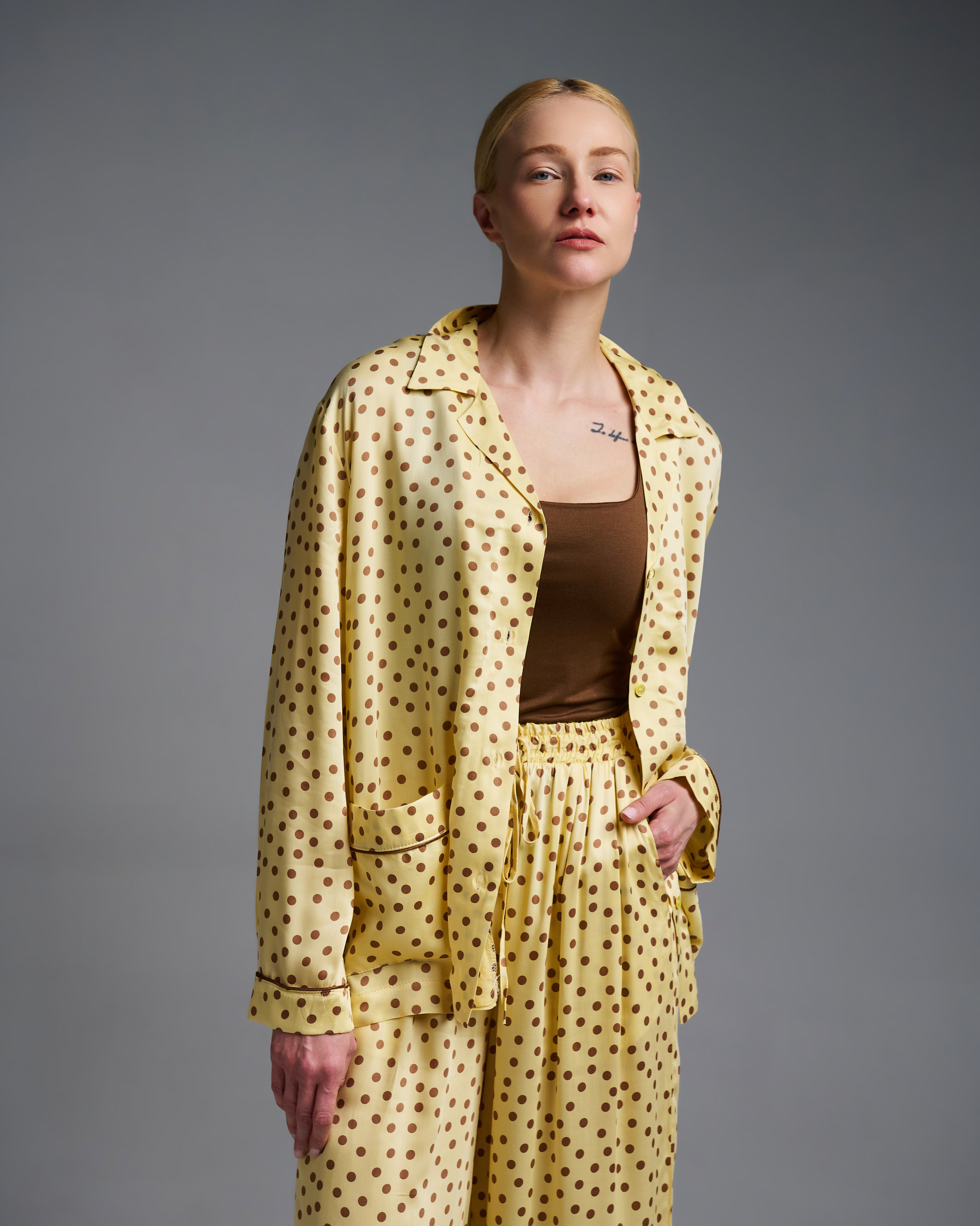 Κίτρινο-Σοκολά silky touch πουά Πουκάμισο με τσέπες μπροστά Vicolo - 1