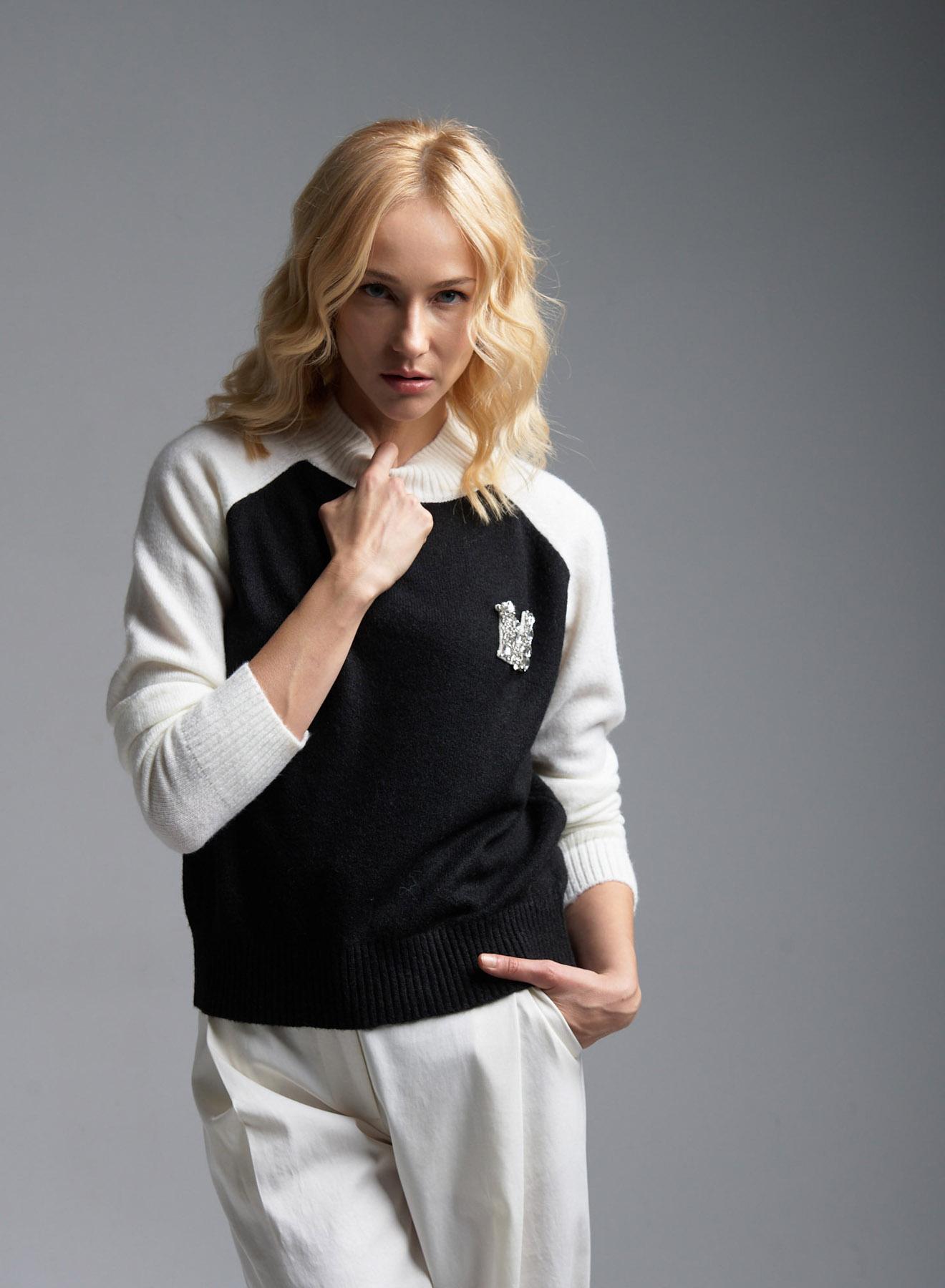 Black-Ecru Sweater with decorative rhinestones patches E-Woman - 3