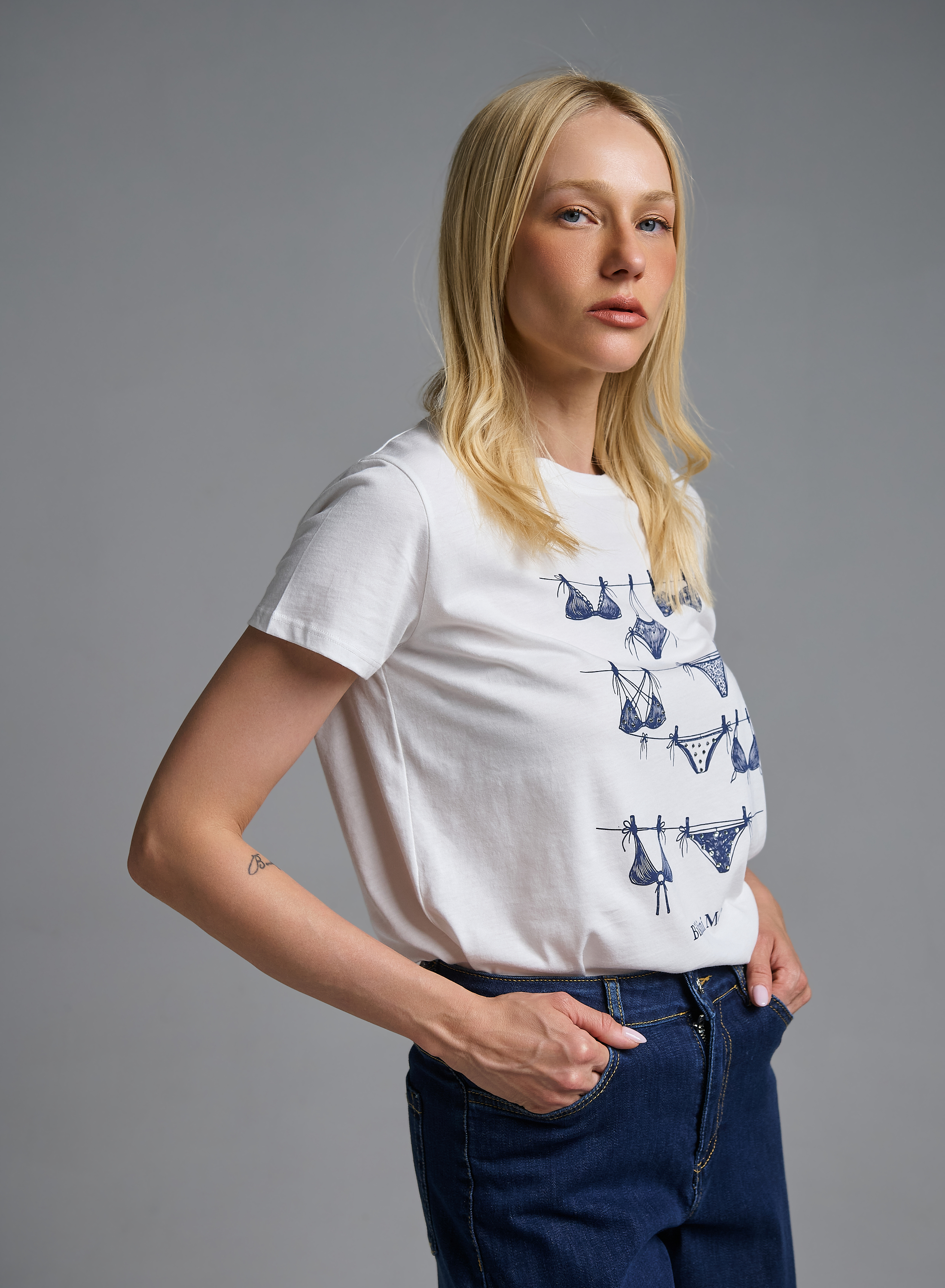 Λευκό βαμβακερό T-Shirt με τύπωμα και στρας Vicolo - 5
