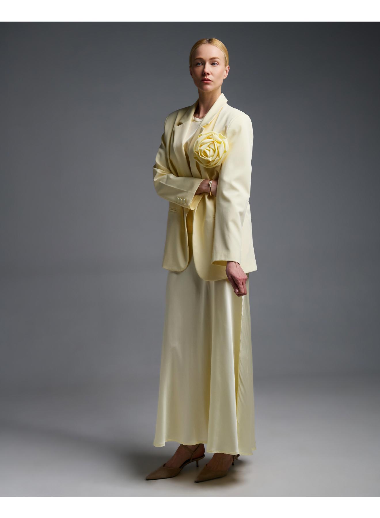 Yellow oversized Jacket with detachable flower buttonniere and one button Vicolo - 4