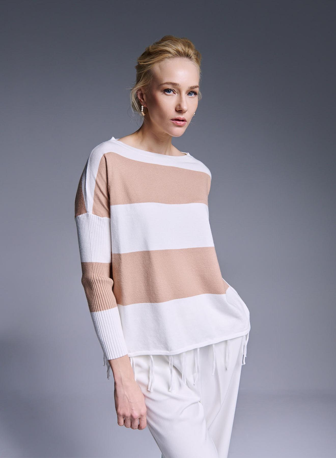 Knit blouse with wide stripes and fringes at the hem - 1