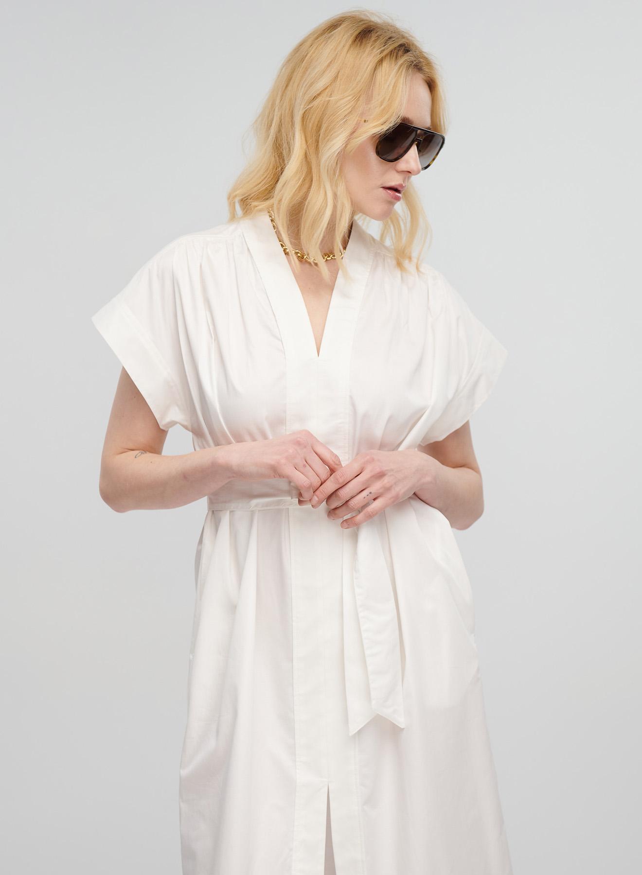 Λευκό μακρύ Φόρεμα αμάνικο με V λαιμόκοψη, ζώνη και σχισμή μπροστά Milla - 4