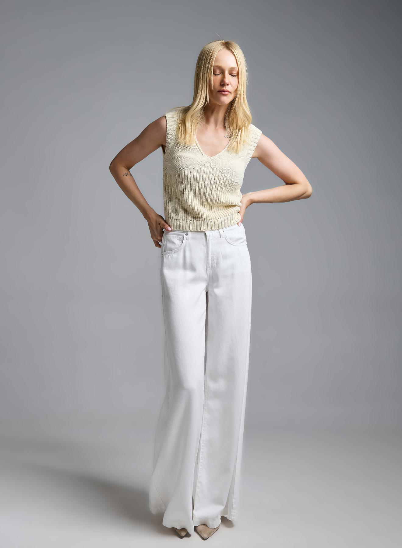 Vanilla sleeveless knitted Blouse with V neckline Kontatto - 2