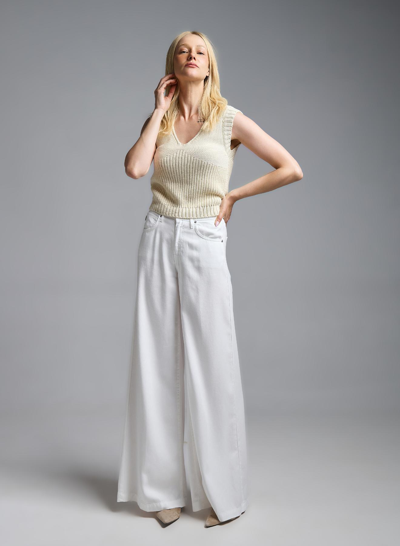 Vanilla sleeveless knitted Blouse with V neckline Kontatto - 3