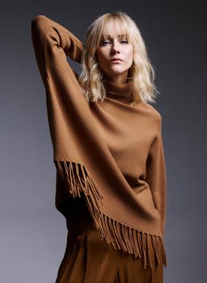 Turtleneck  Knit blouse with fringes in front at the hem - 24696
