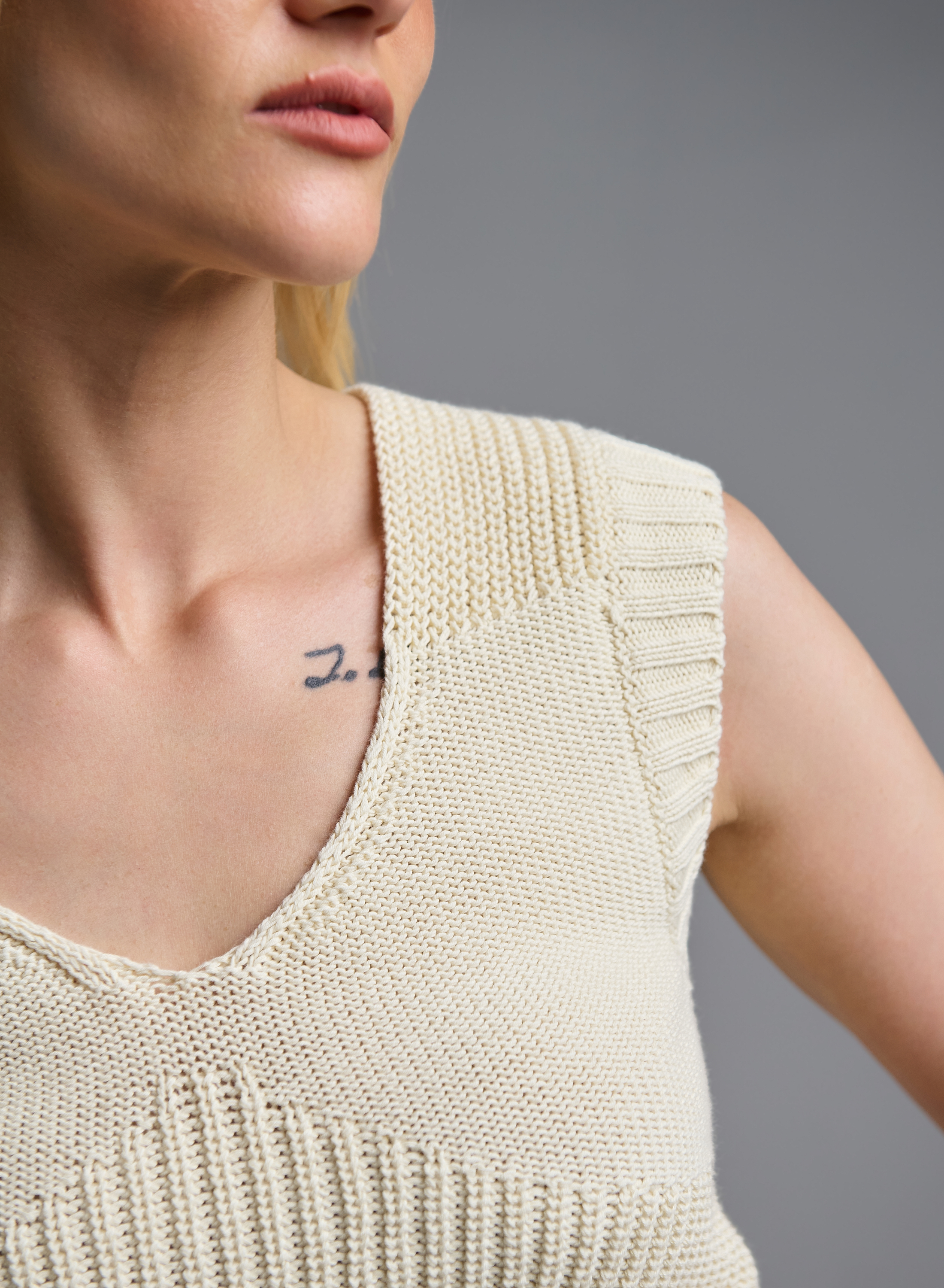 Vanilla sleeveless knitted Blouse with V neckline Kontatto - 4