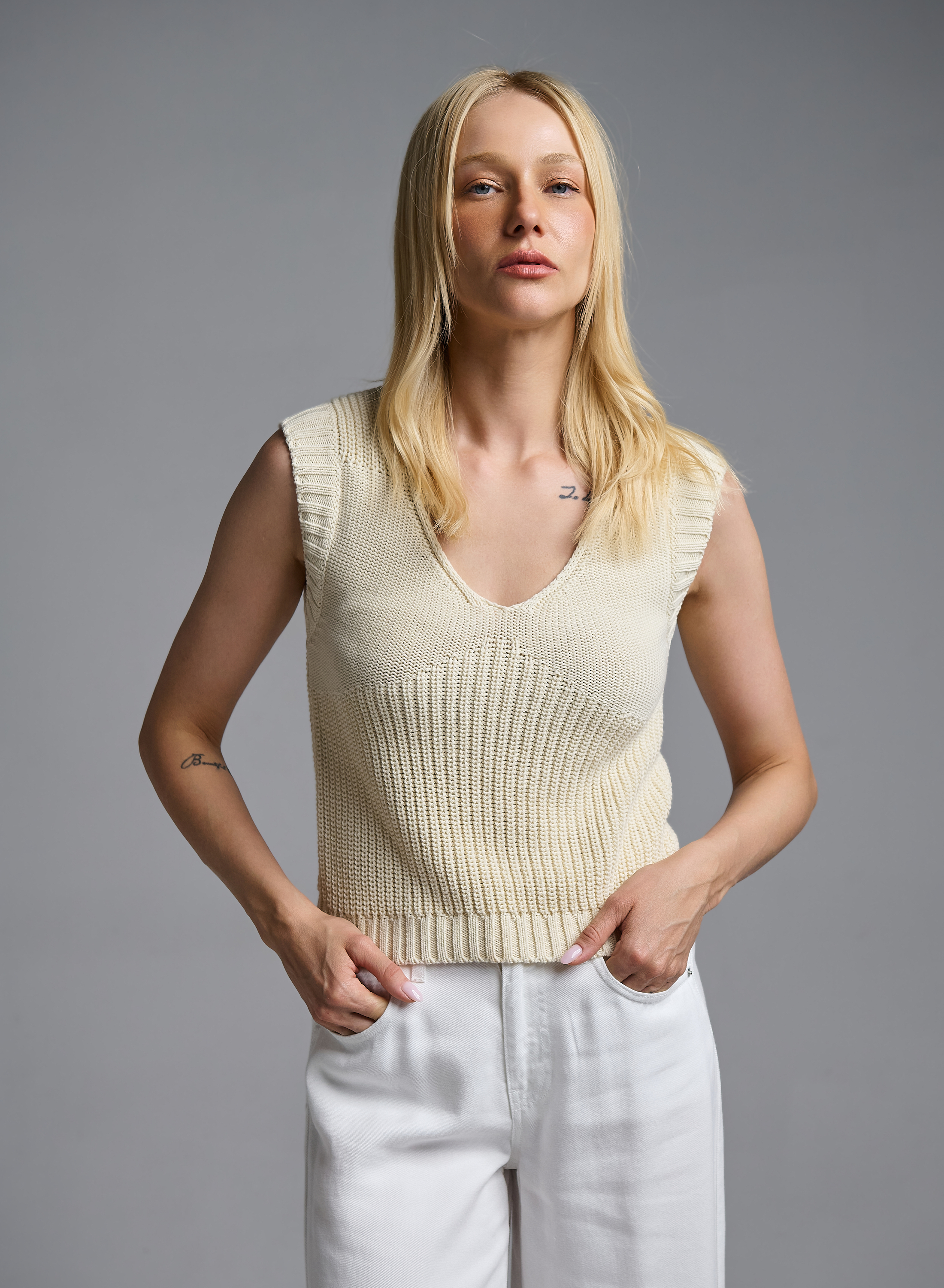 Vanilla sleeveless knitted Blouse with V neckline Kontatto - 5