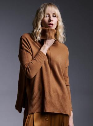 Turtleneck knit blouse with side slits - 24723
