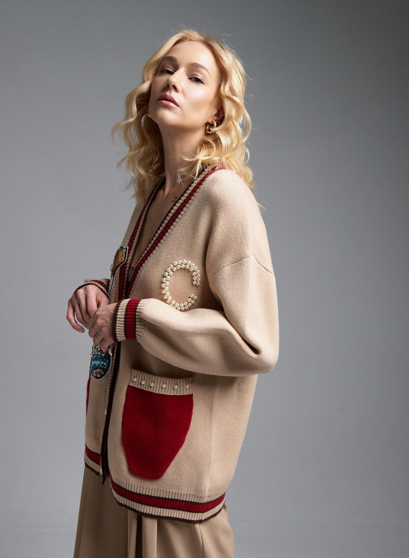 Camel-Red knitted Cardigan with pockets, V neckline and with decorative pearls De Royal - 3