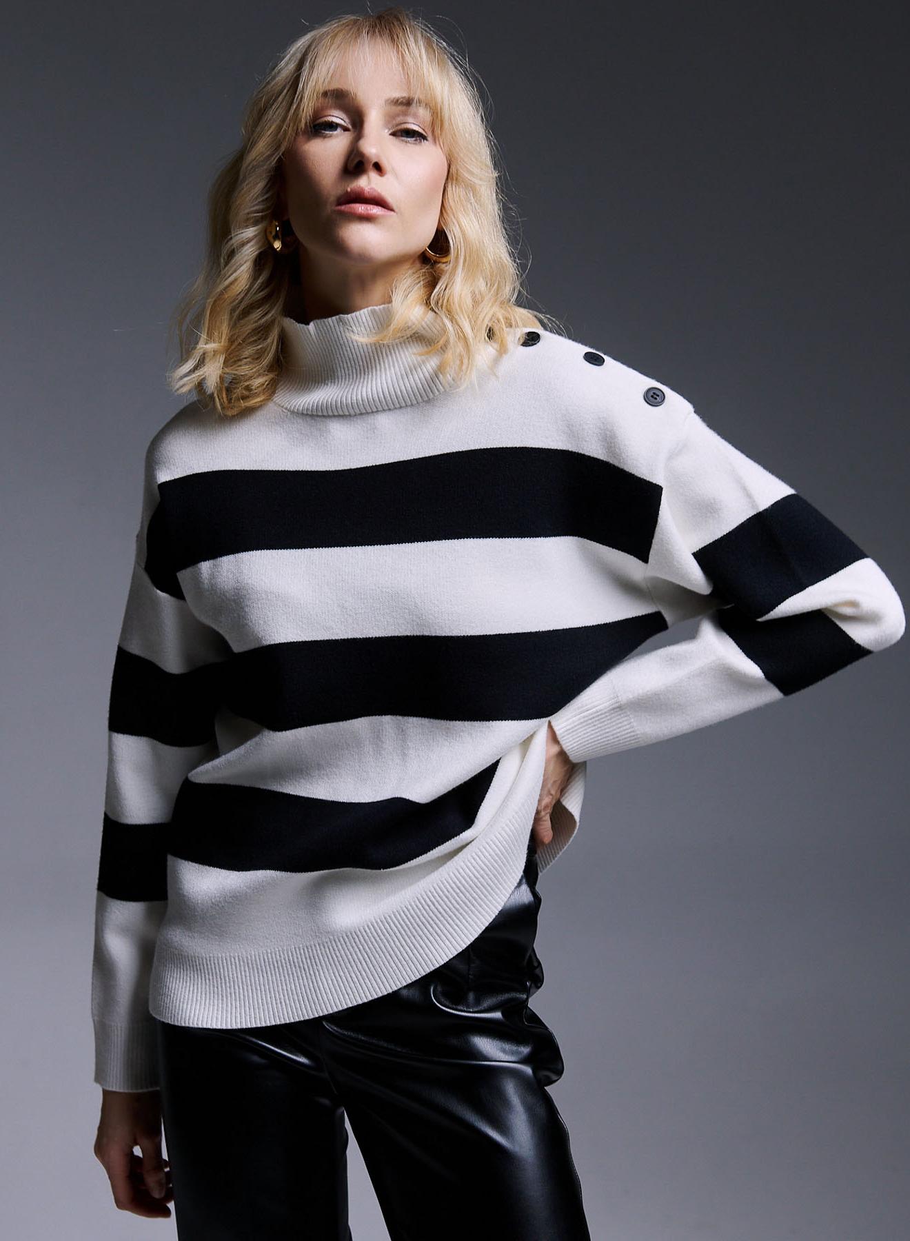 Half-turtleneck knit blouse with wide stripes and side buttons - 1