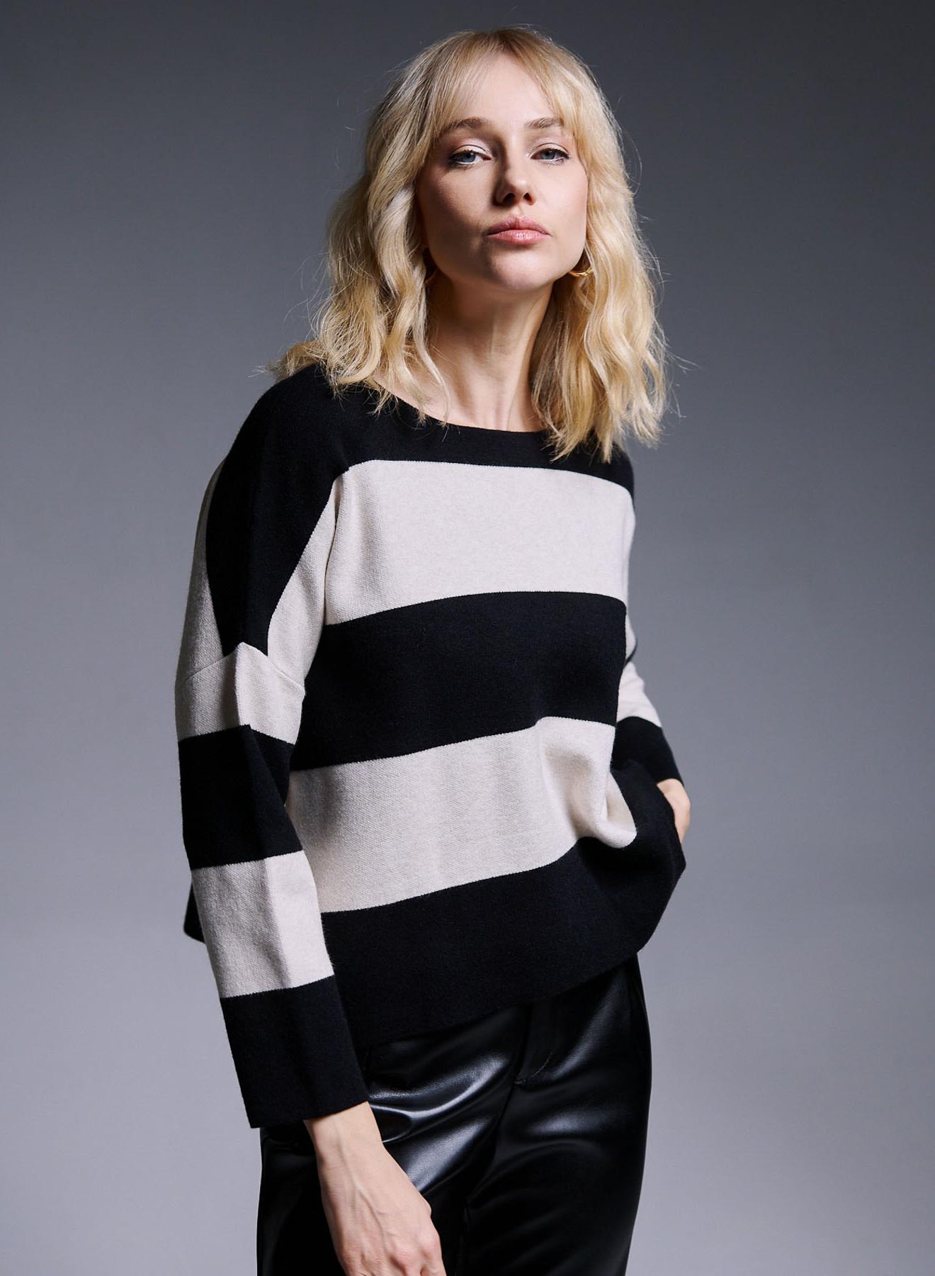 Knitted blouse with wide stripes - 1