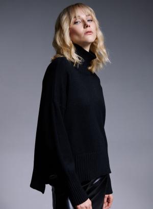 Knitted turtleneck top with side vents and rib details - 24866