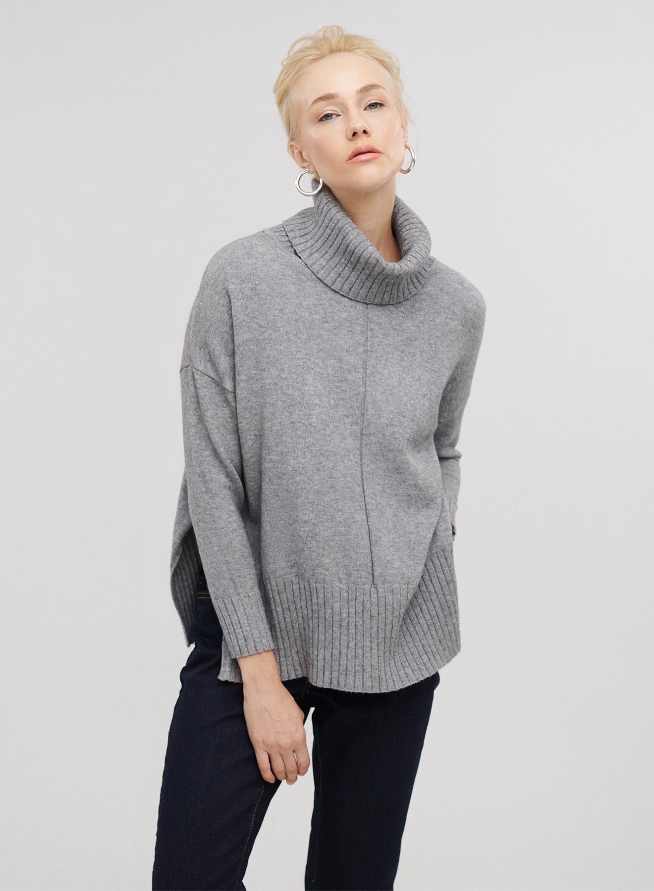 Turtleneck knit blouse with side slits - 1