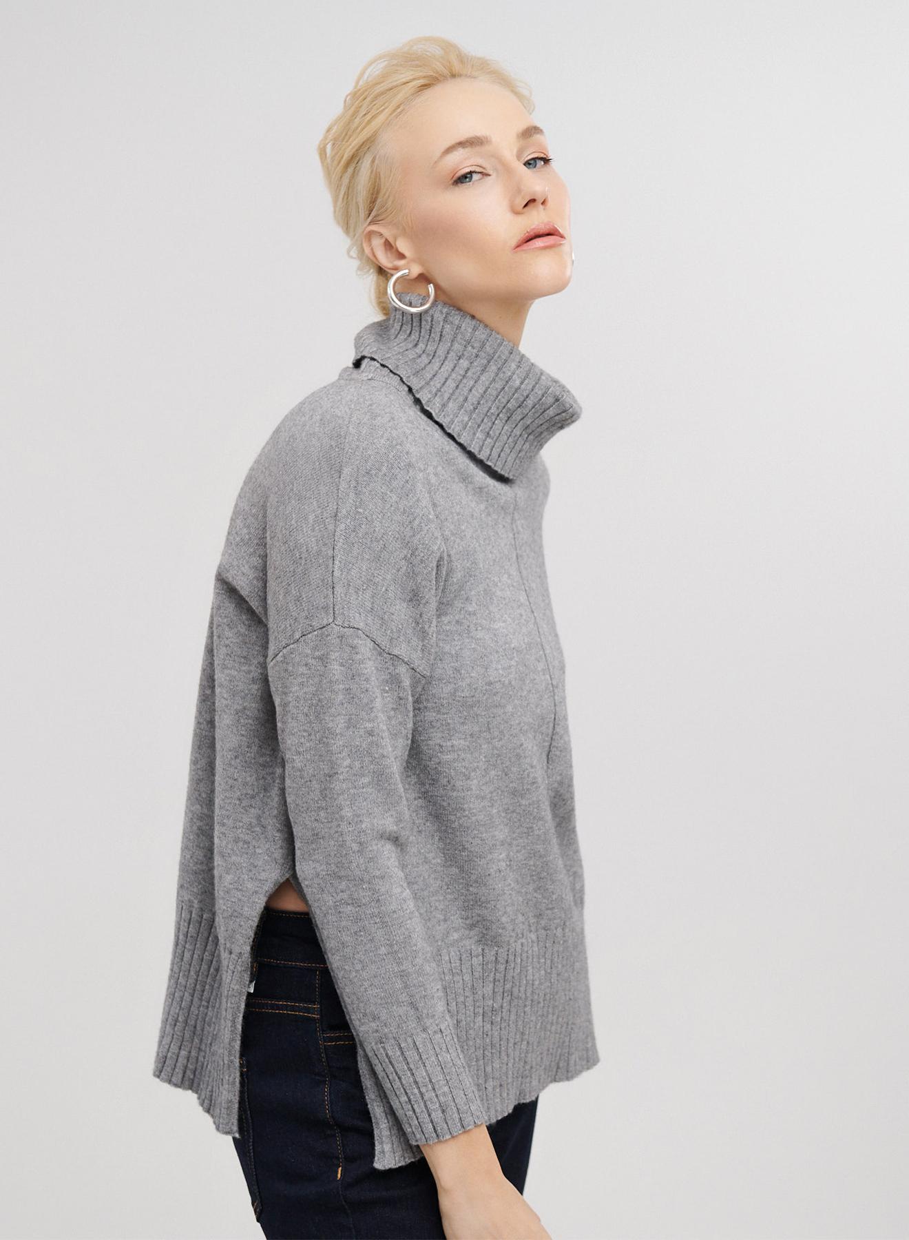 Turtleneck knit blouse with side slits - 2