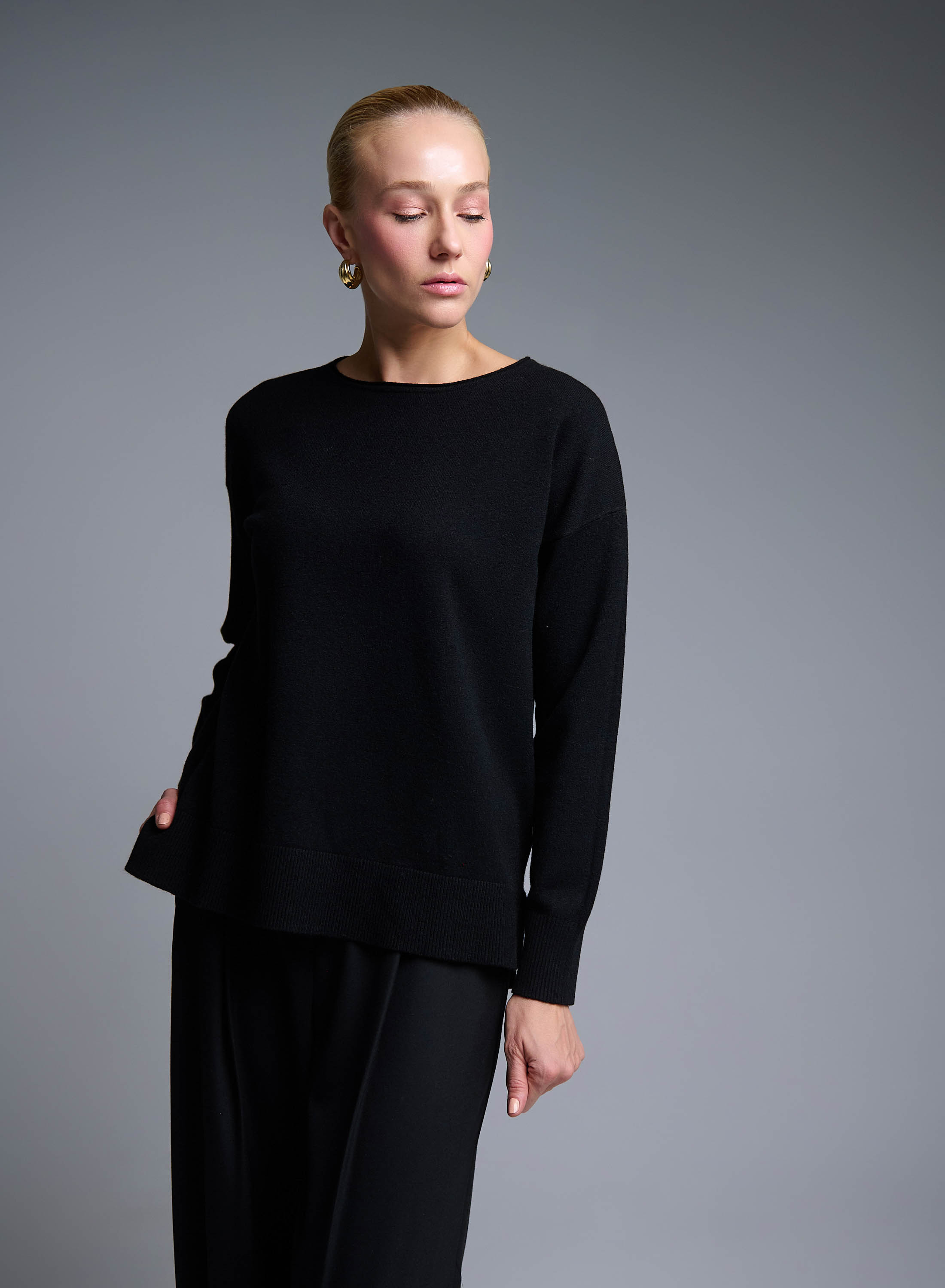 Μαύρο Πουλόβερ με ανοίγματα στο πλάι La Liberta - 2