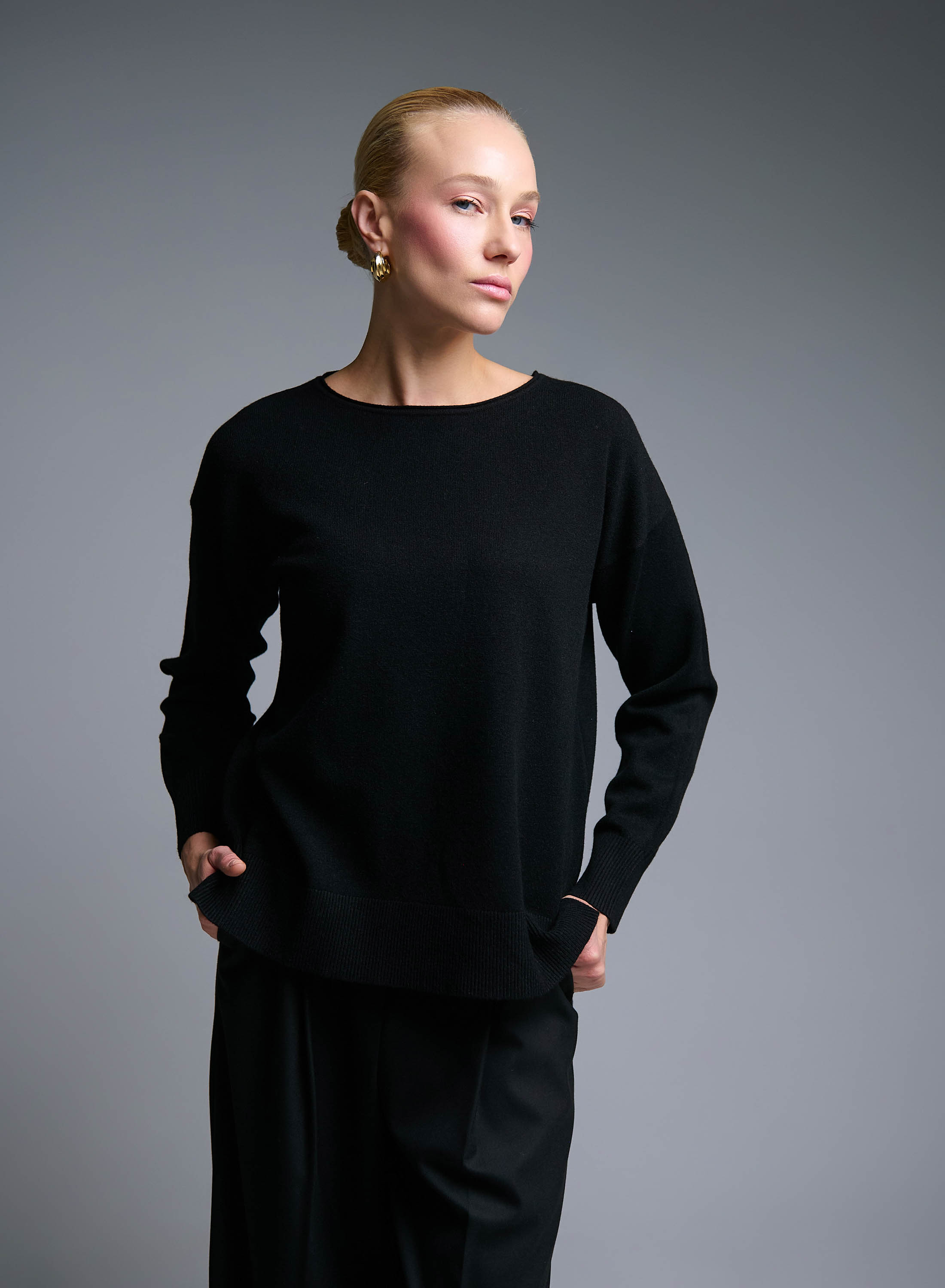 Μαύρο Πουλόβερ με ανοίγματα στο πλάι La Liberta - 3