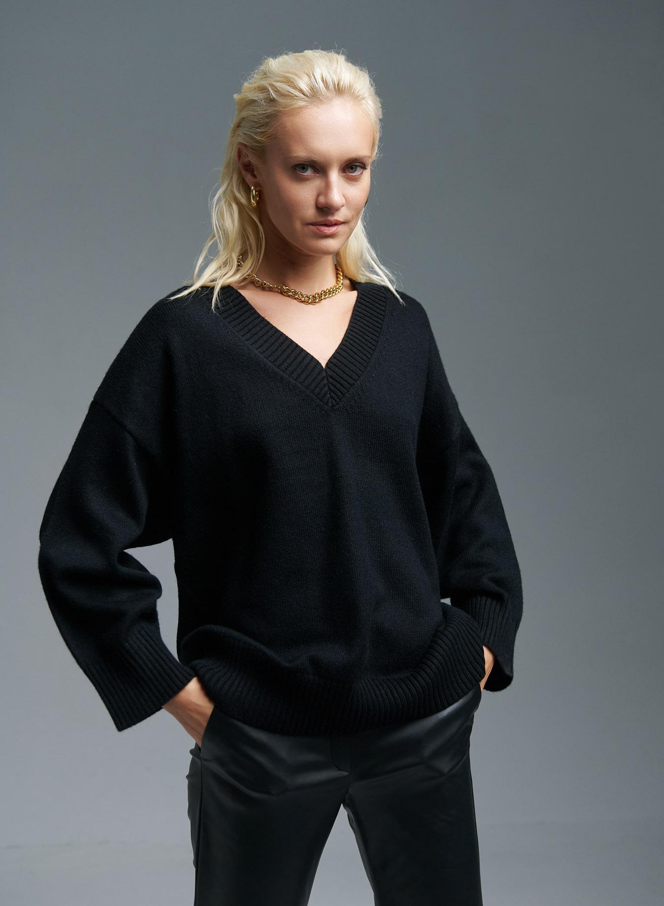 Black Sweater with V neckline Lara - 1