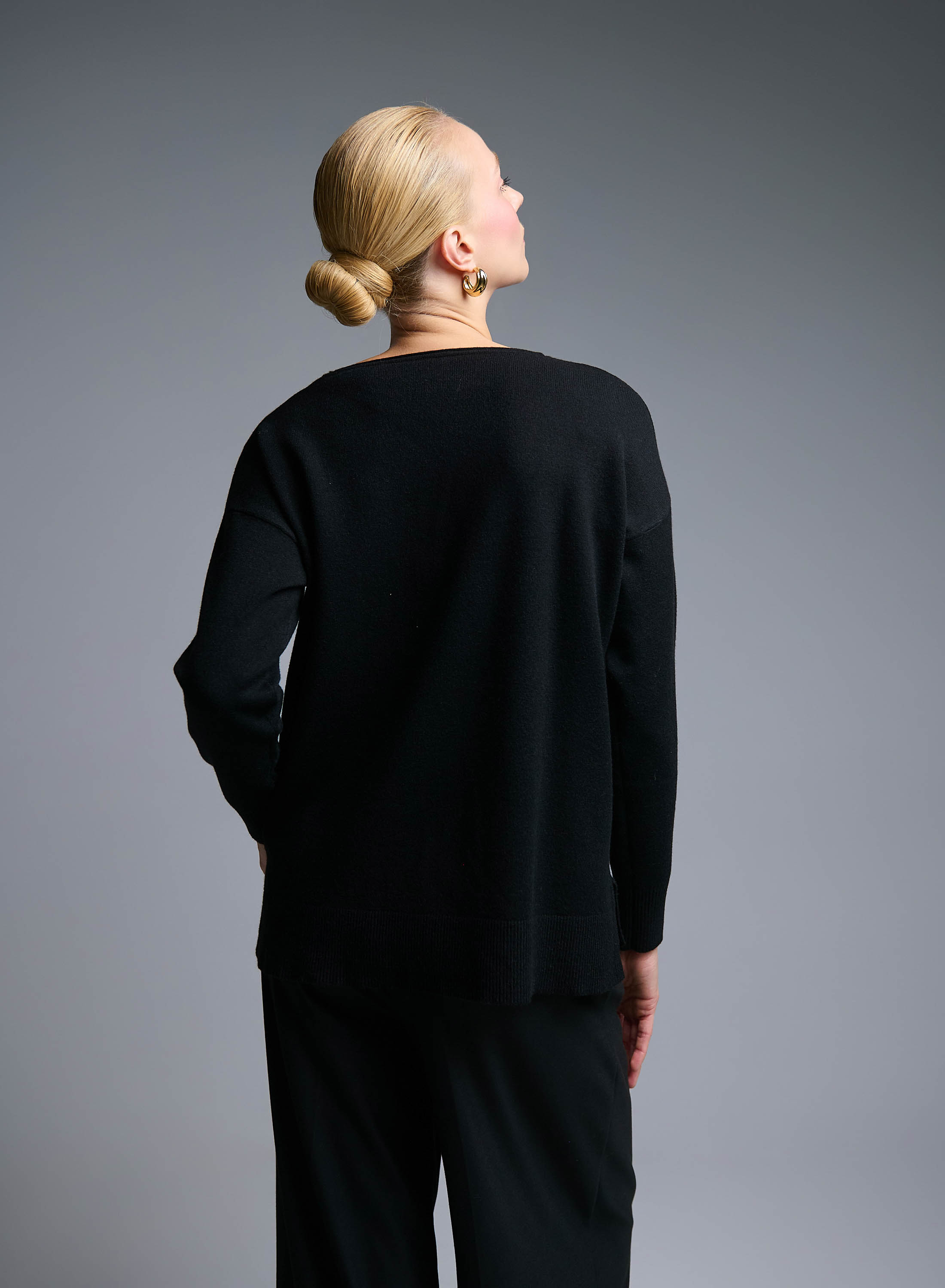 Μαύρο Πουλόβερ με ανοίγματα στο πλάι La Liberta - 4