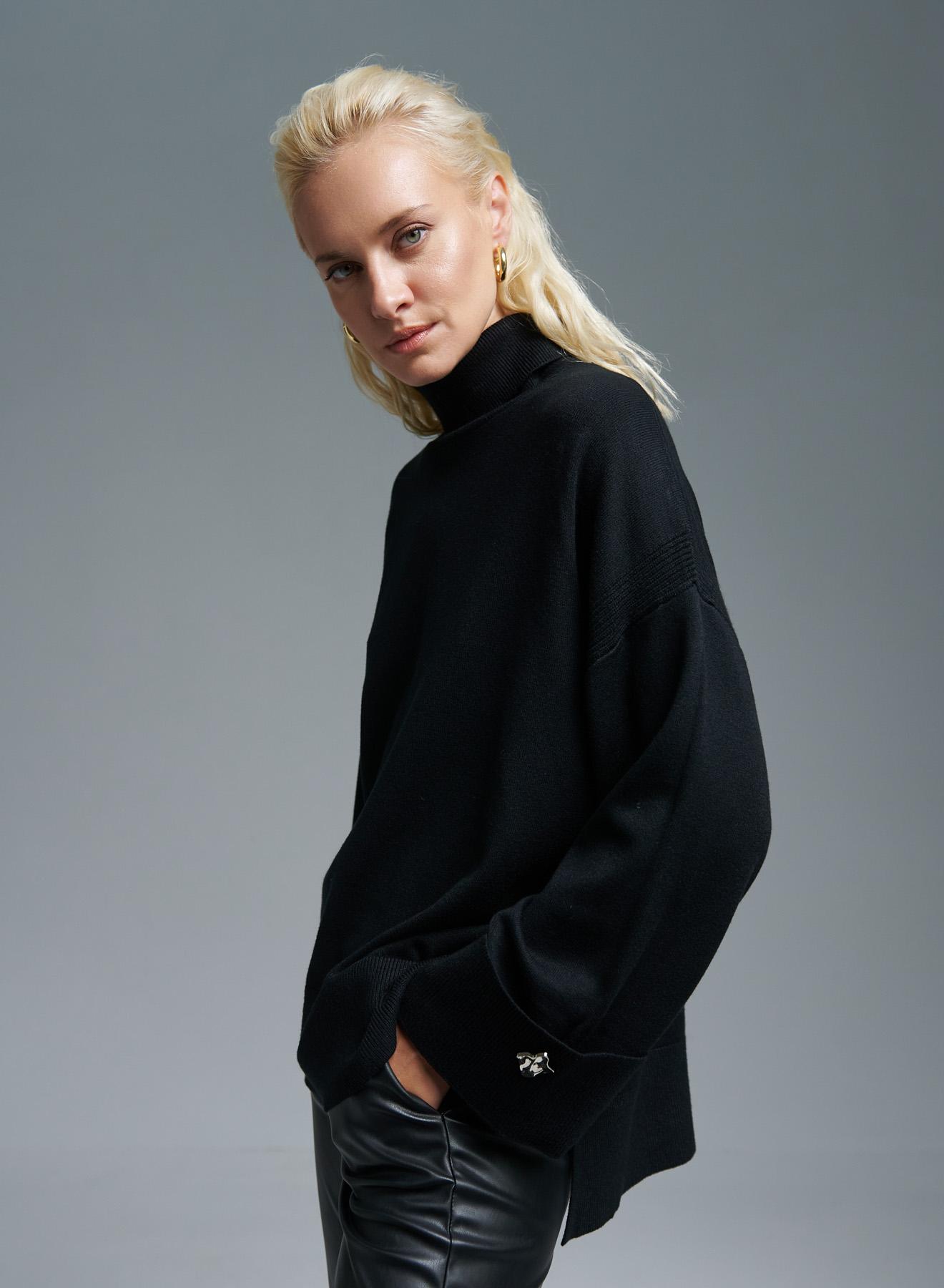 Black turtleneck Sweater with long sleeves with turn ups Lara - 3