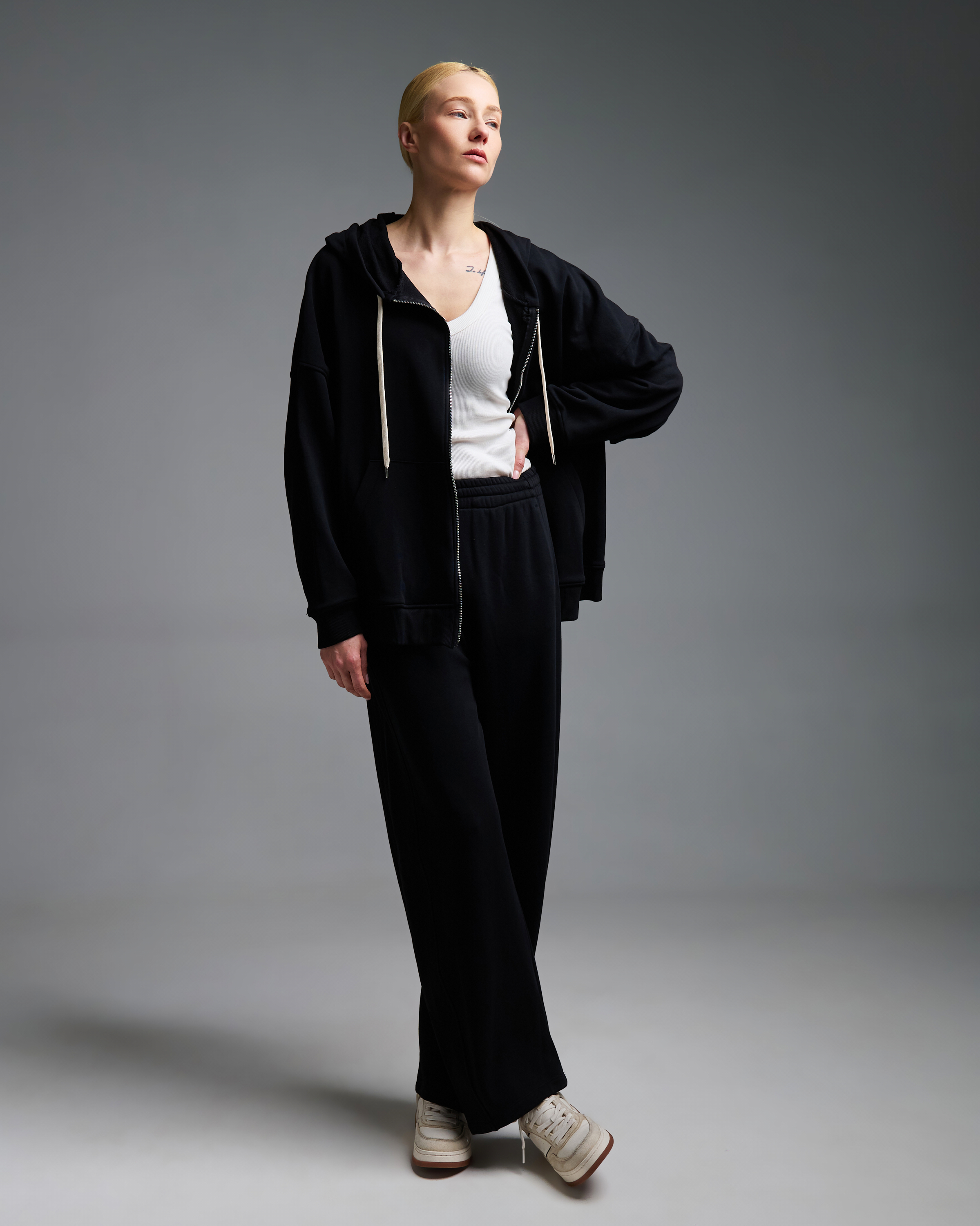 Μαύρη Φούτερ Ζακέτα με φερμουάρ και με κουκούλα Vicolo - 4