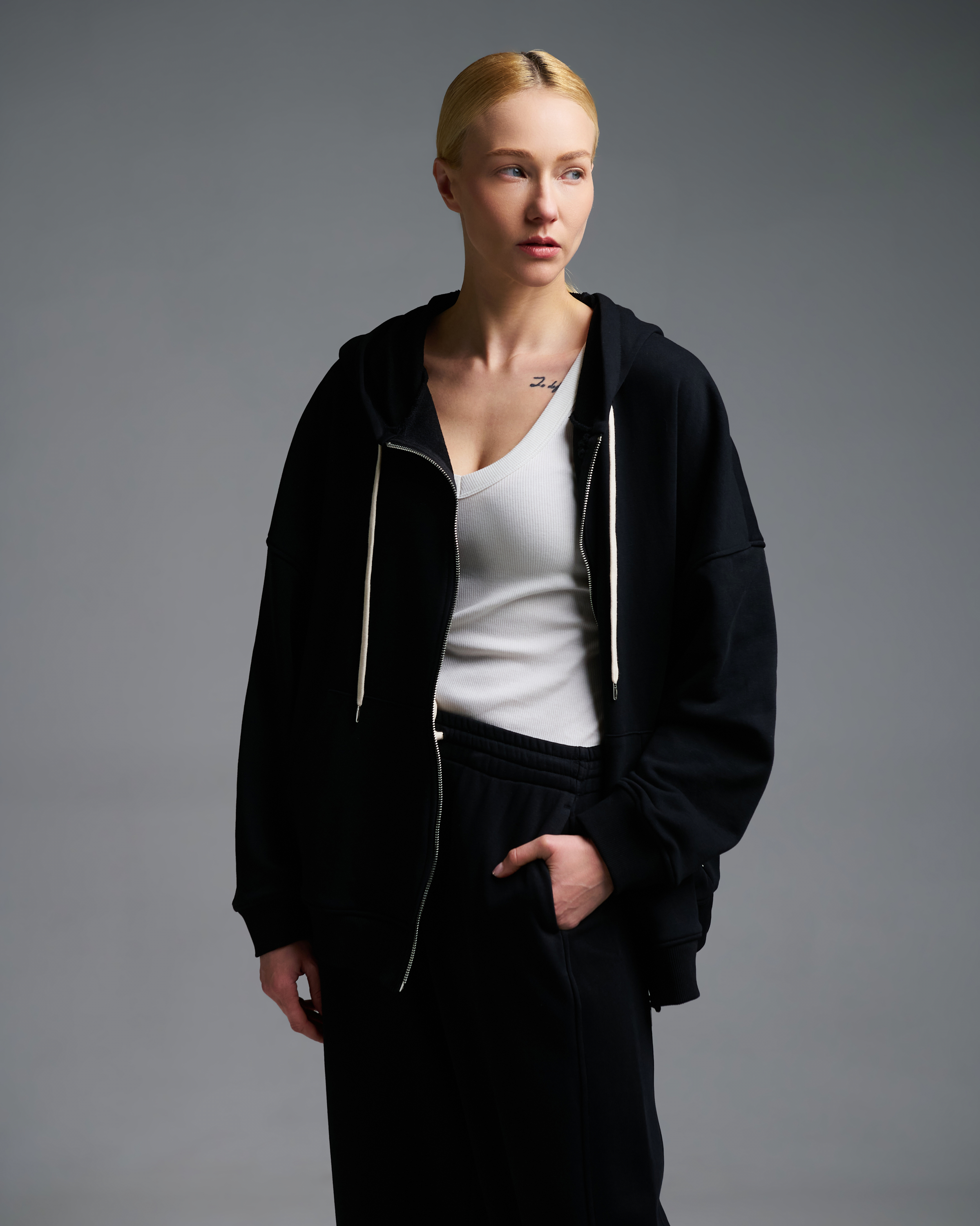 Μαύρη Φούτερ Ζακέτα με φερμουάρ και με κουκούλα Vicolo - 1