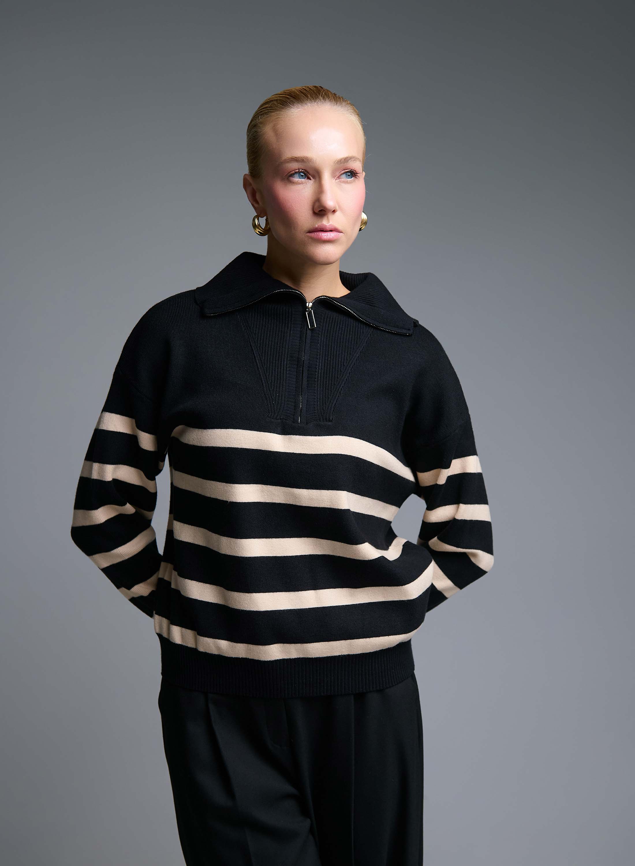 Μαύρο-Κάμελ Πουλόβερ με ρίγες και με γιακά με φερμουάρ Valentina Milano - 1