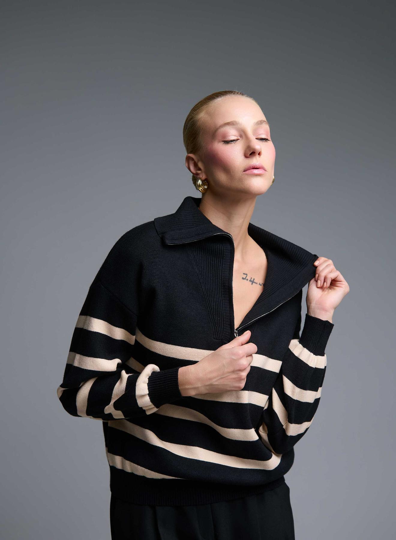 Μαύρο-Κάμελ Πουλόβερ με ρίγες και με γιακά με φερμουάρ Valentina Milano - 3