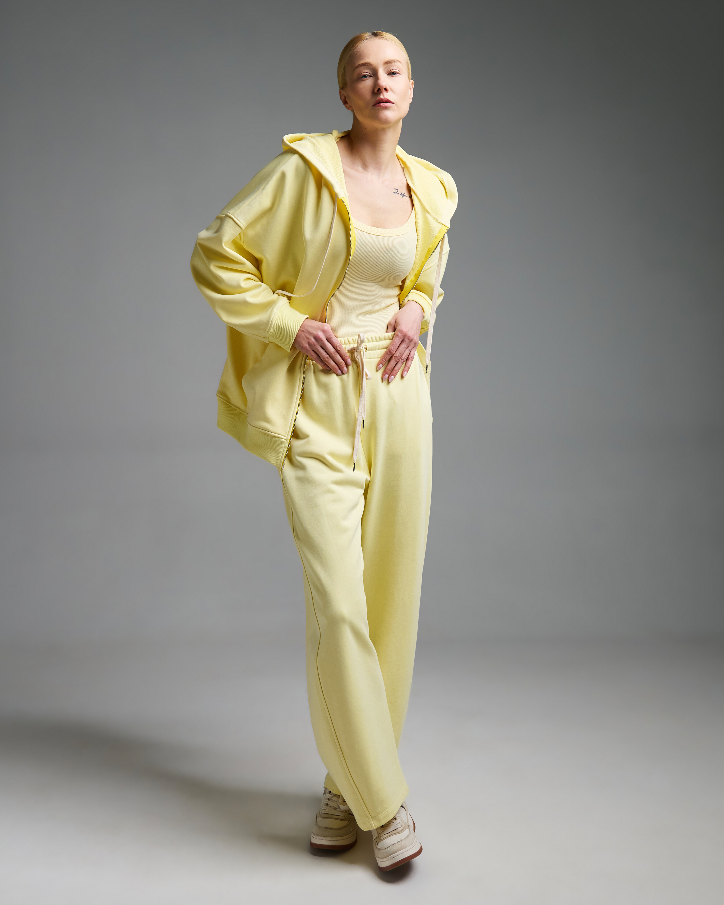 Yellow hooded Cardigan Sweatshirt with zipper Vicolo - 3