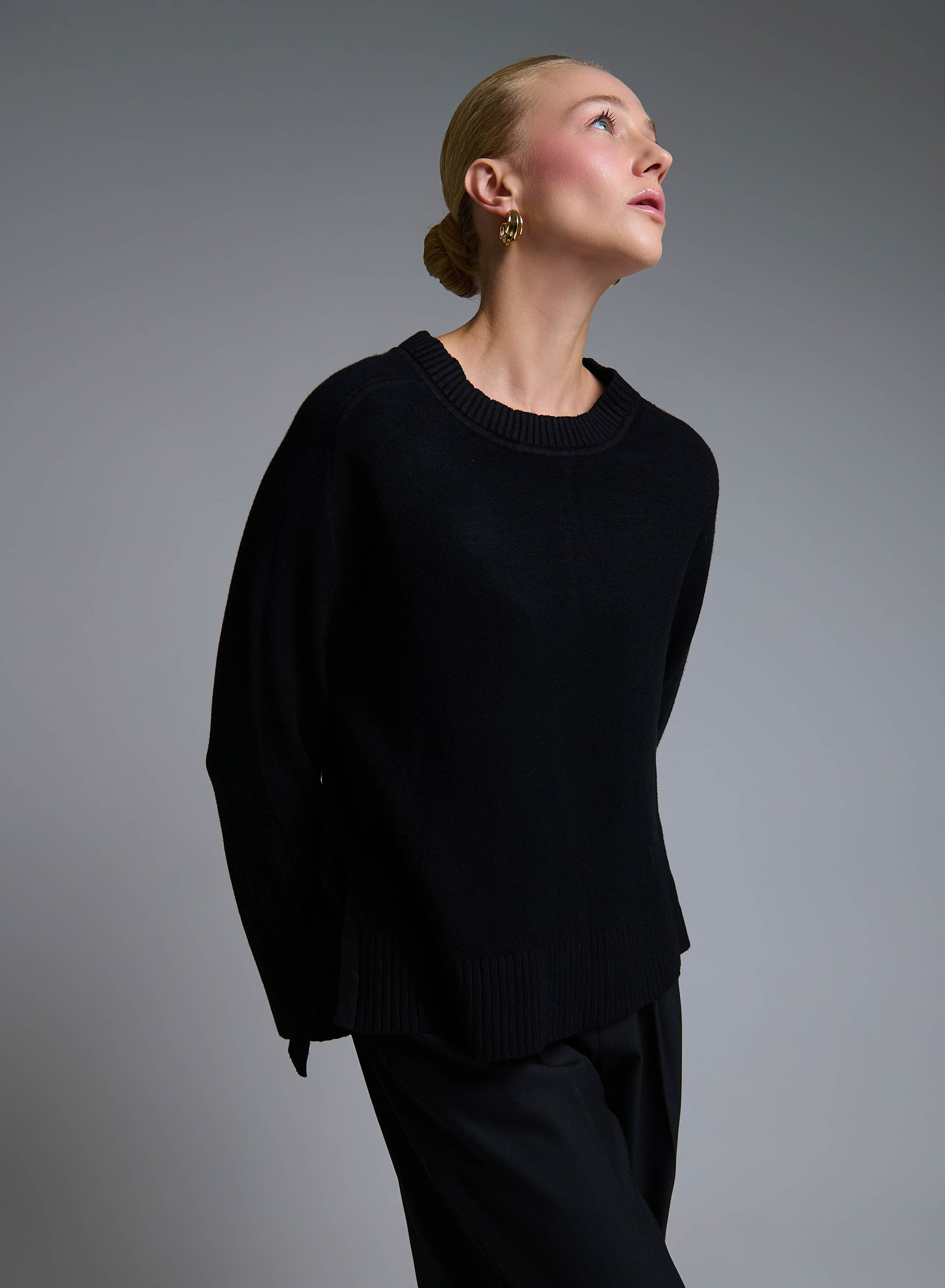 Black Sweater with round neckline and with side slits See - 1
