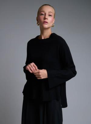 Black Sweater with round neckline and with side slits See - 50129