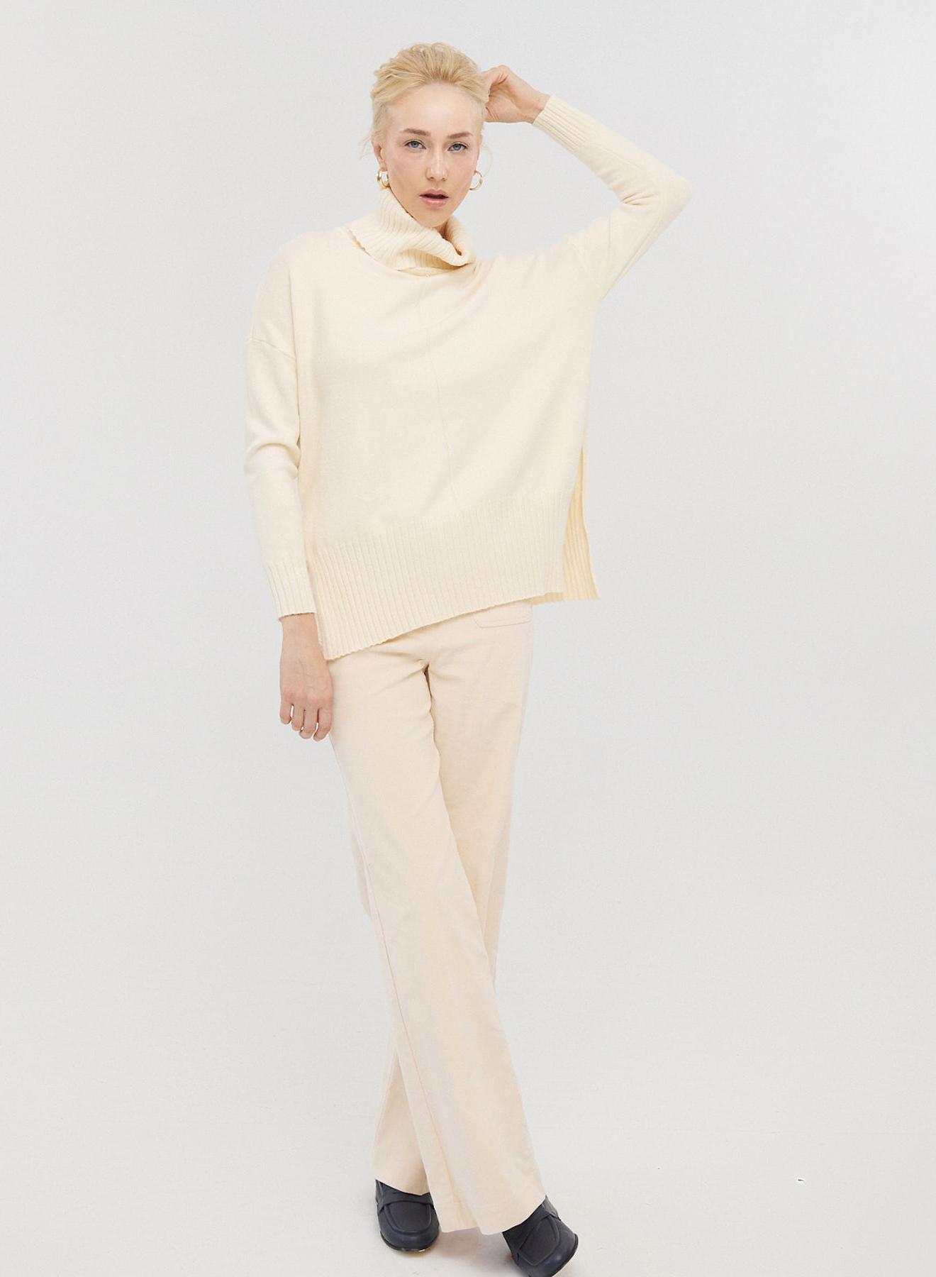 Turtleneck knit blouse with side slits - 5