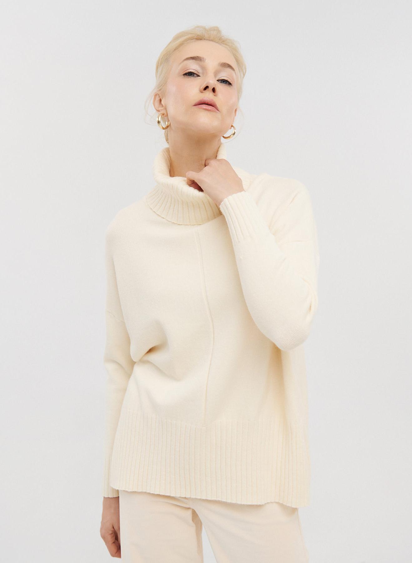 Turtleneck knit blouse with side slits - 1